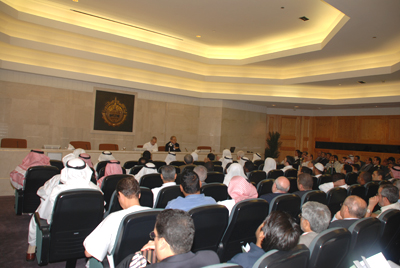 معالي الأمين العام لمجمع الفقه الإسلامي الدولي يؤكد أن الأزمة المالية الراهنة تلقي مسؤولية بالغة على عاتق المؤسسات الإسلامية المتخصصة